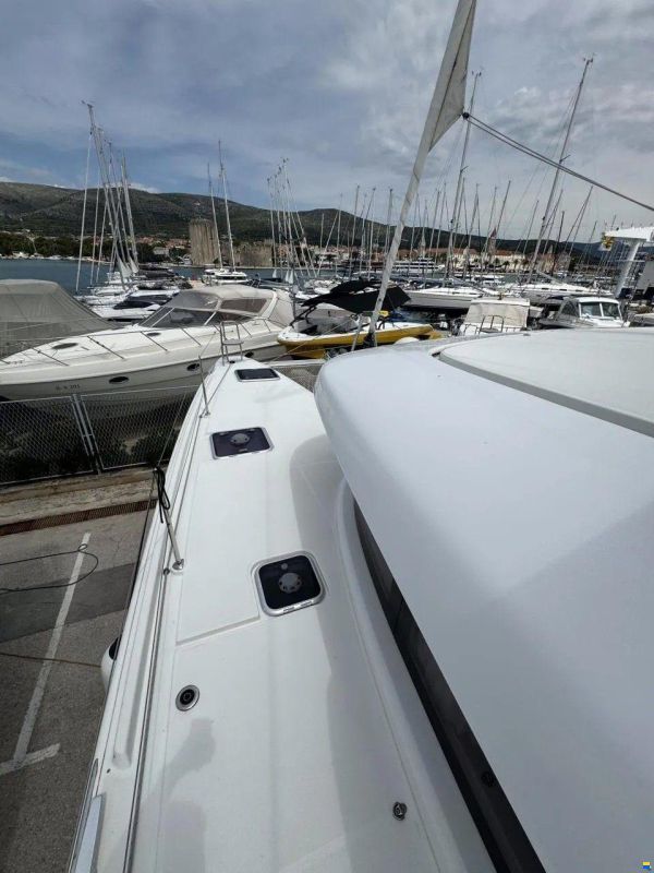 Lagoon 42