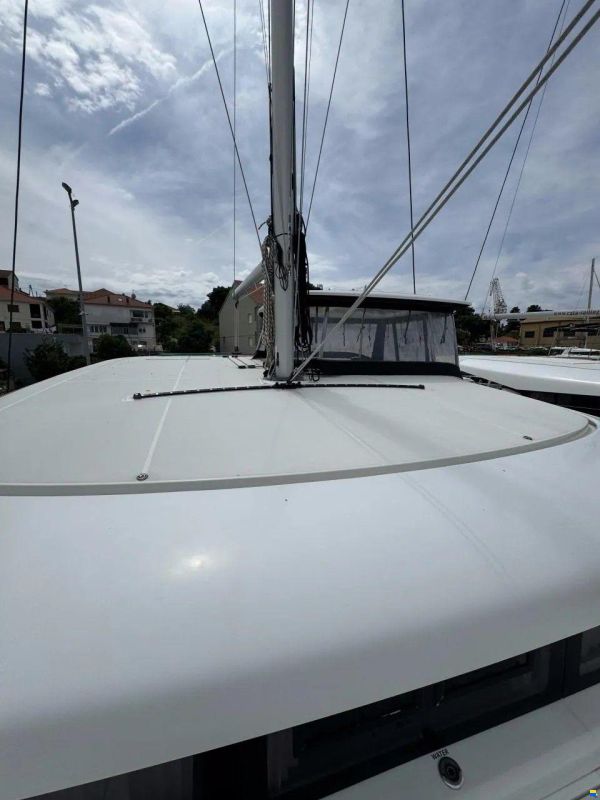 Lagoon 42