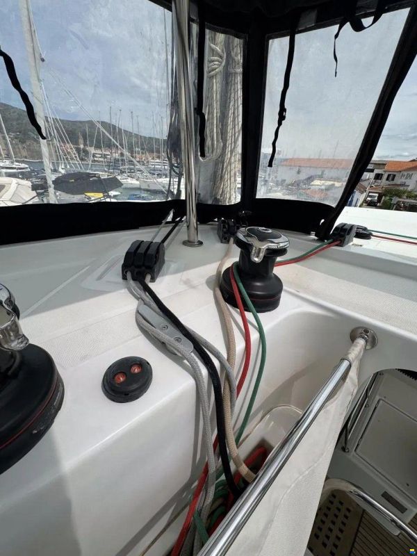 Lagoon 42