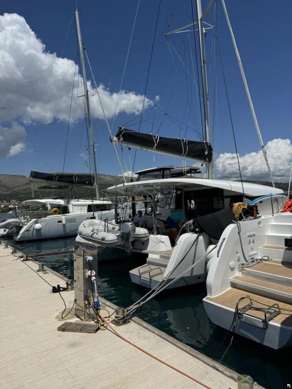 Lagoon 42