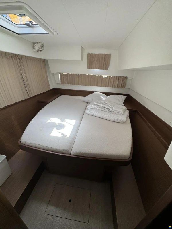 Lagoon 42