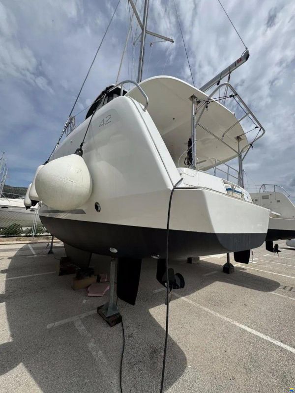 Lagoon 42