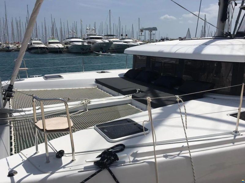 Lagoon 42