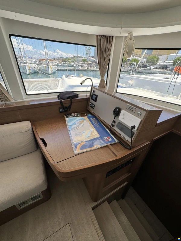 Lagoon 42