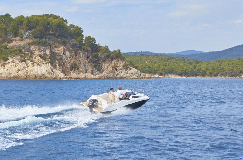 Quicksilver 555 Cabin/115 CV prêt à naviguer