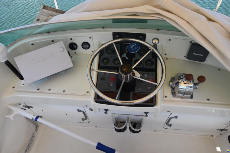 Bertram 31 FLY Cruiser