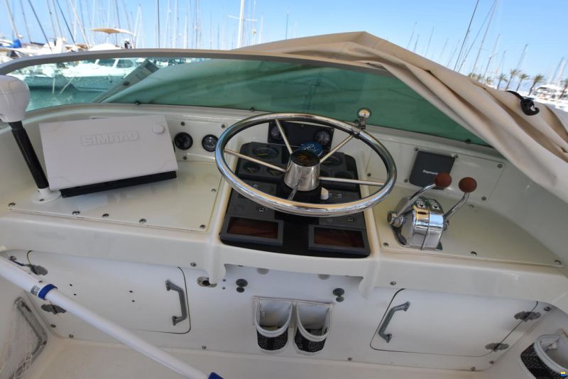 Bertram 31 FLY Cruiser
