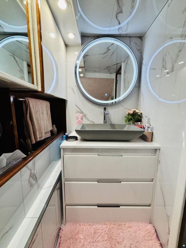 Pershing 54