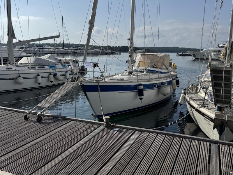Hallberg-Rassy 38