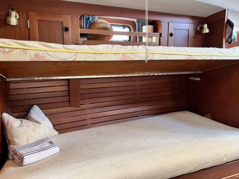 Hallberg-Rassy 38