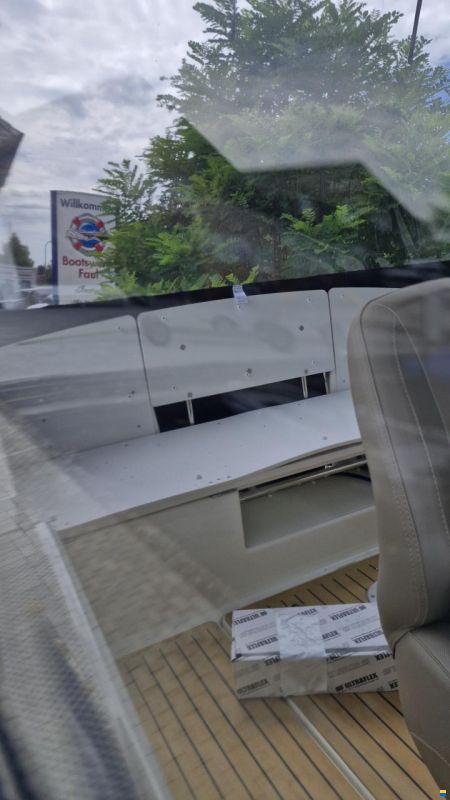 Quicksilver 555 Cabin