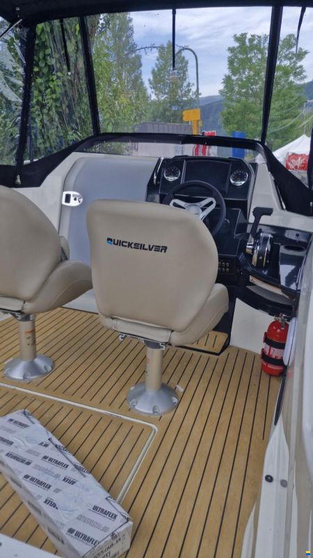 Quicksilver 555 Cabin