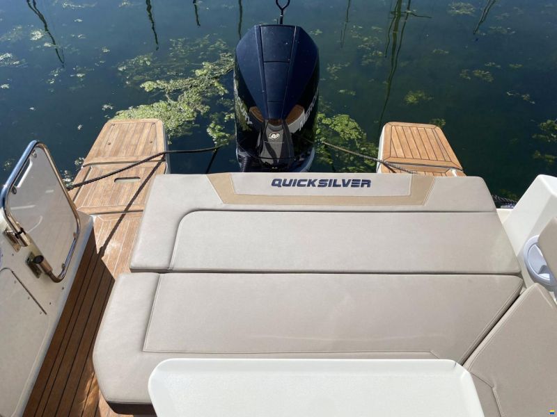 Quicksilver 805 Sundeck