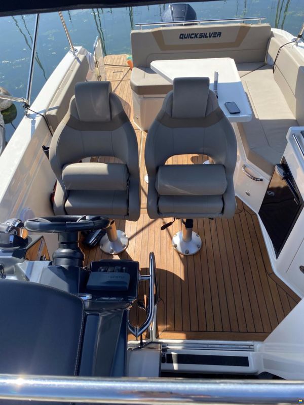 Quicksilver 805 Sundeck
