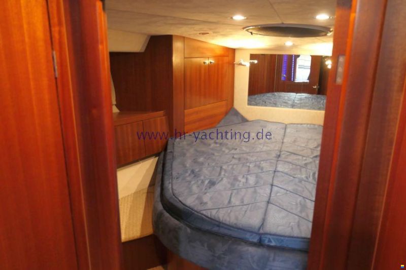 Galeon 330 Fly