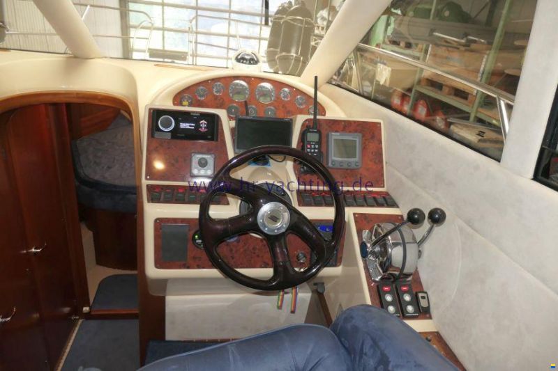 Galeon 330 Fly