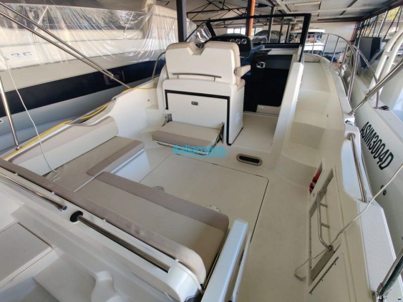 Quicksilver Active 875 sundeck