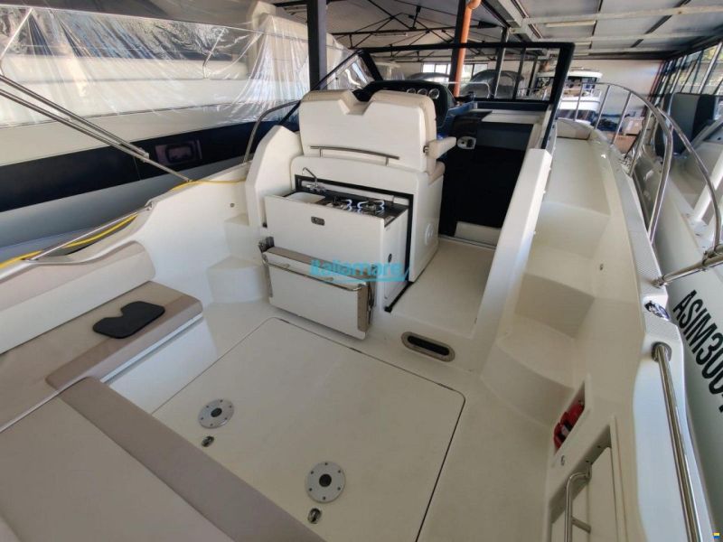 Quicksilver Active 875 sundeck