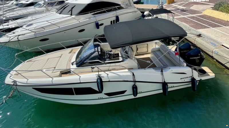 Quicksilver Active 875 sundeck