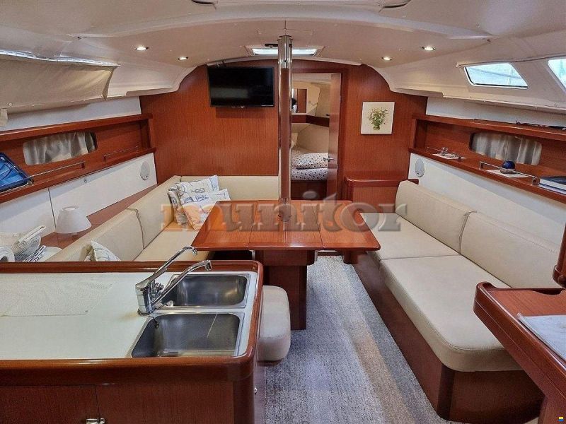 Beneteau Oceanis 37