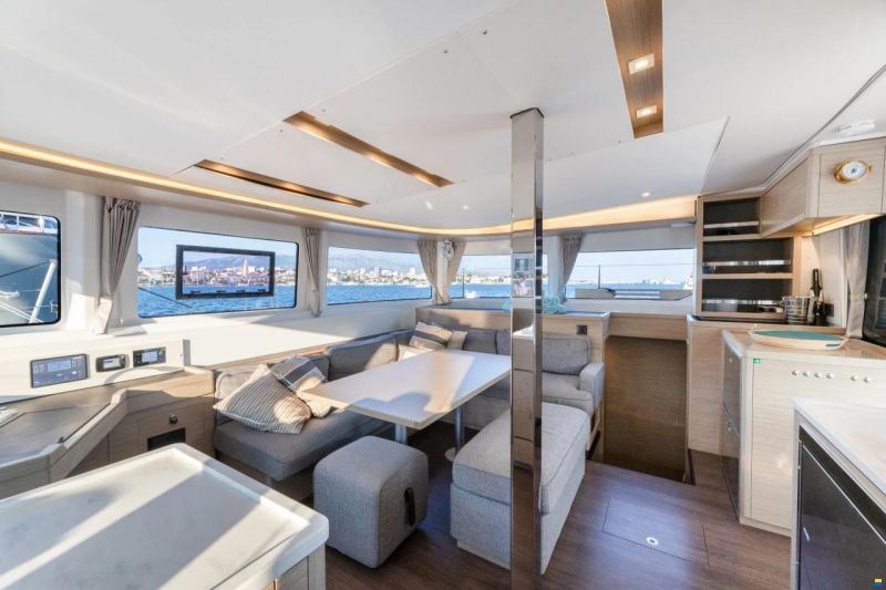 Lagoon 46/ AC/Watermaker
