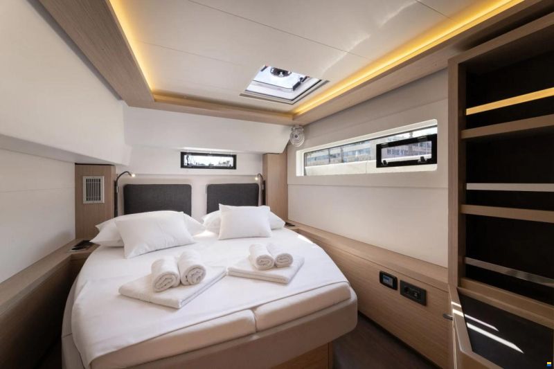 Lagoon 46/ AC/Watermaker