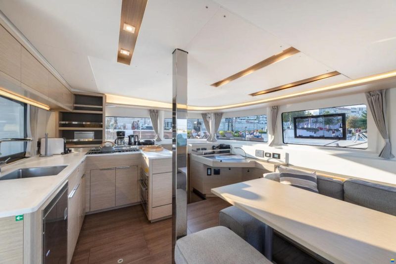 Lagoon 46/ AC/Watermaker