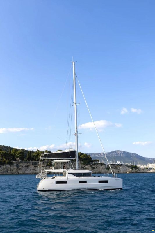 Lagoon 46/ AC/Watermaker