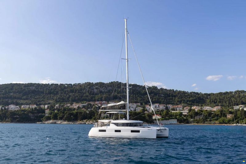Lagoon 46/ AC/Watermaker