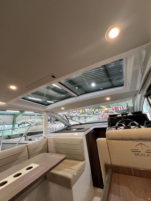 Sealine C330