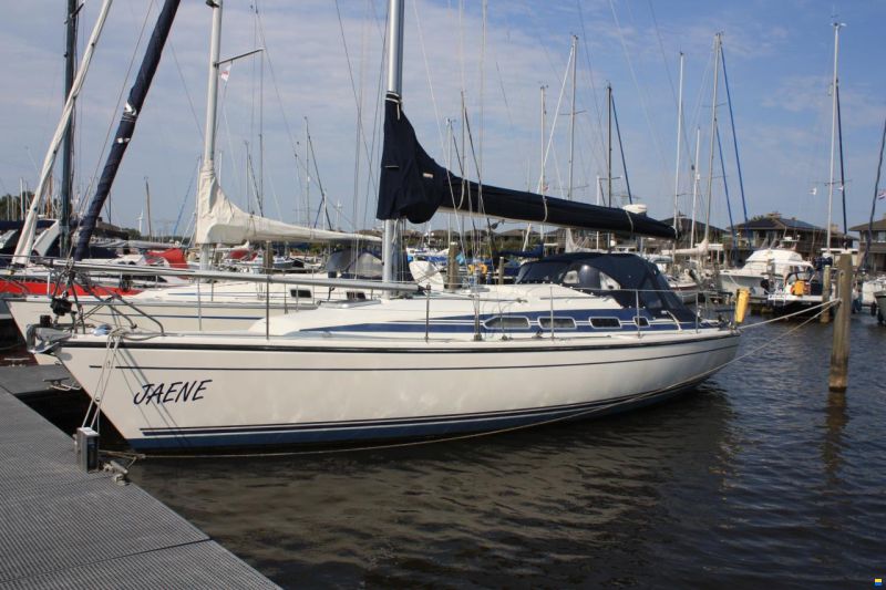 Dehler 37 cruising image