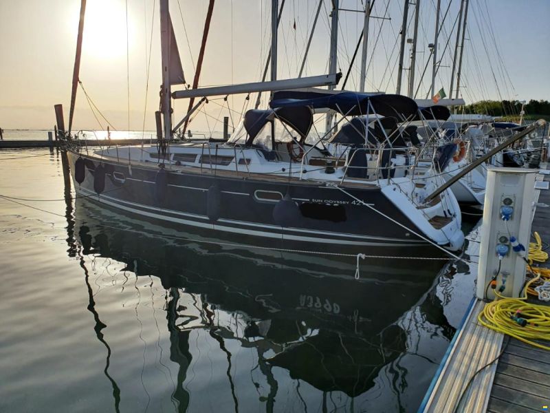 Jeanneau 42i image