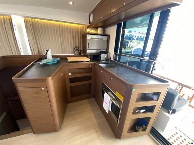 Lagoon 42