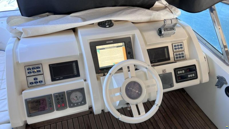 Azimut 75 FLY - 4 KABINEN - 2005