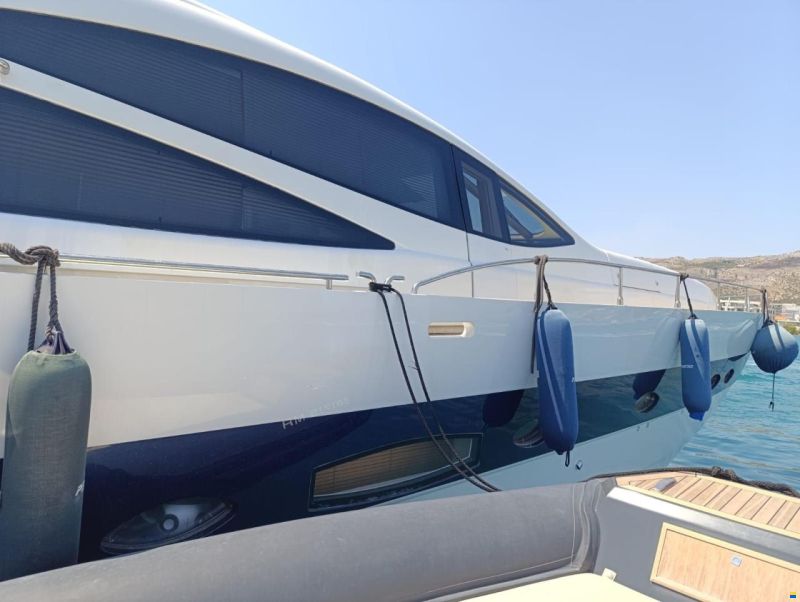 Pershing 76