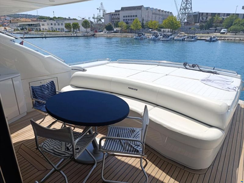 Pershing 76