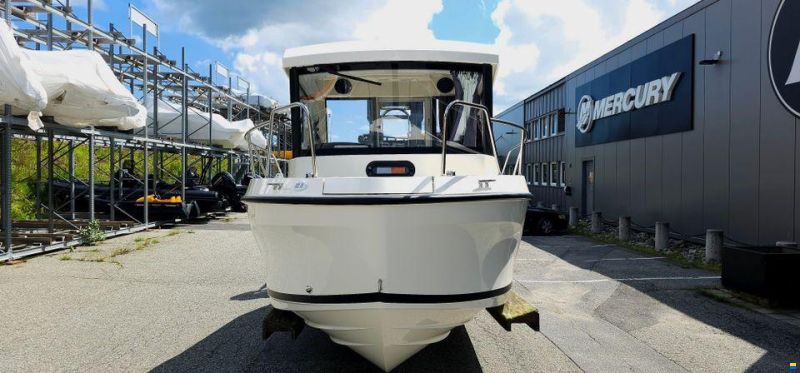 Quicksilver 625 Pilothouse