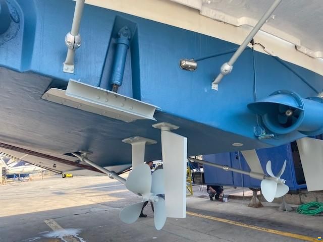 Carver 3307 After Cabin