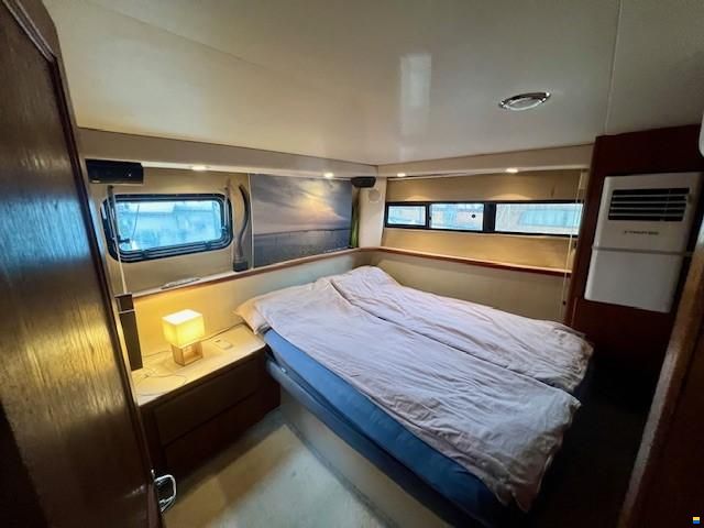 Carver 3307 After Cabin
