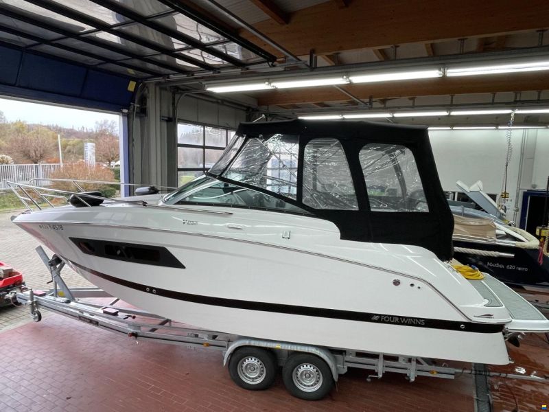 Four Winns V255