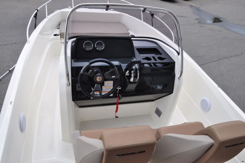 Quicksilver Activ 605 Open