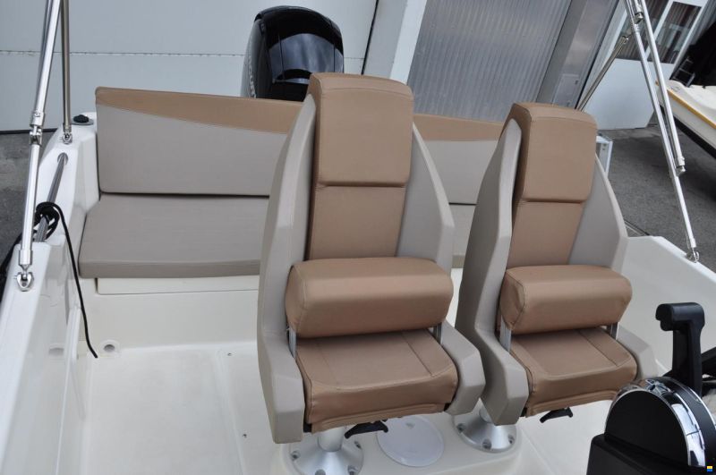 Quicksilver Activ 605 Open