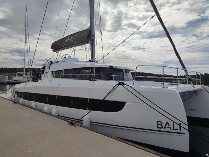 Bali Catamarans 4.2 image