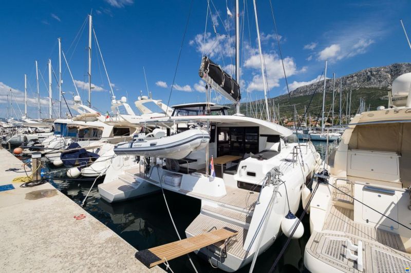 Lagoon 42