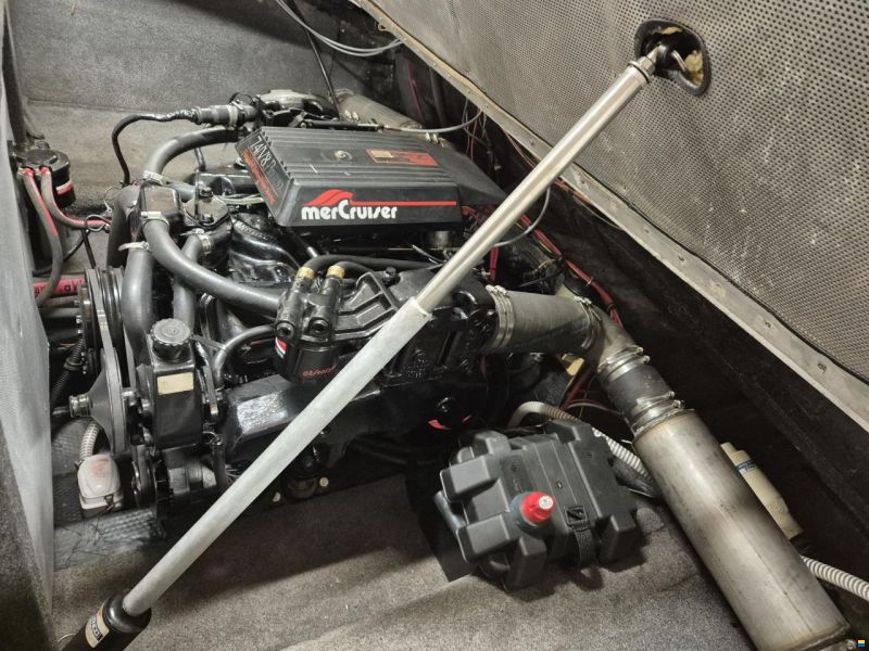 Rinker 236