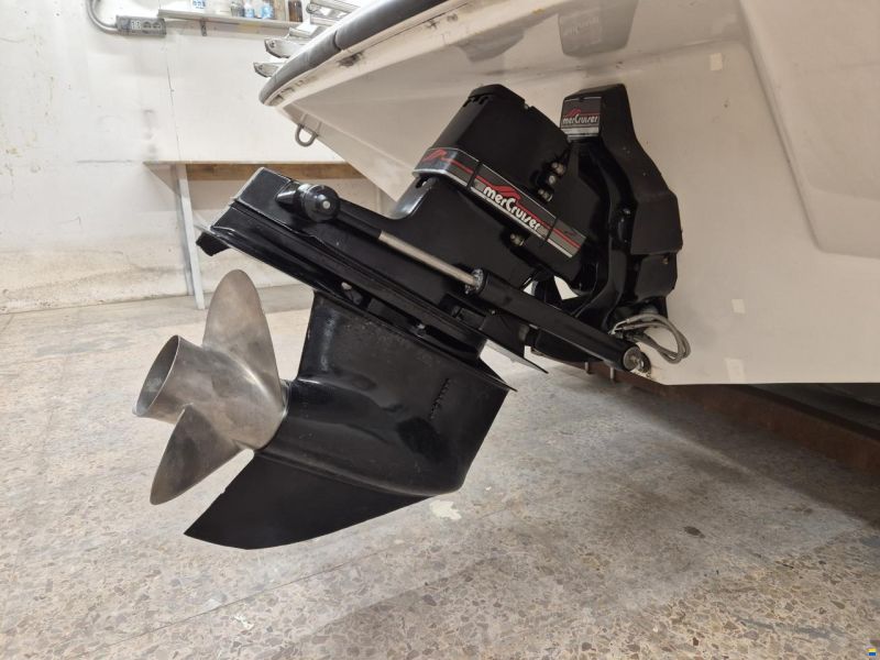 Rinker 236
