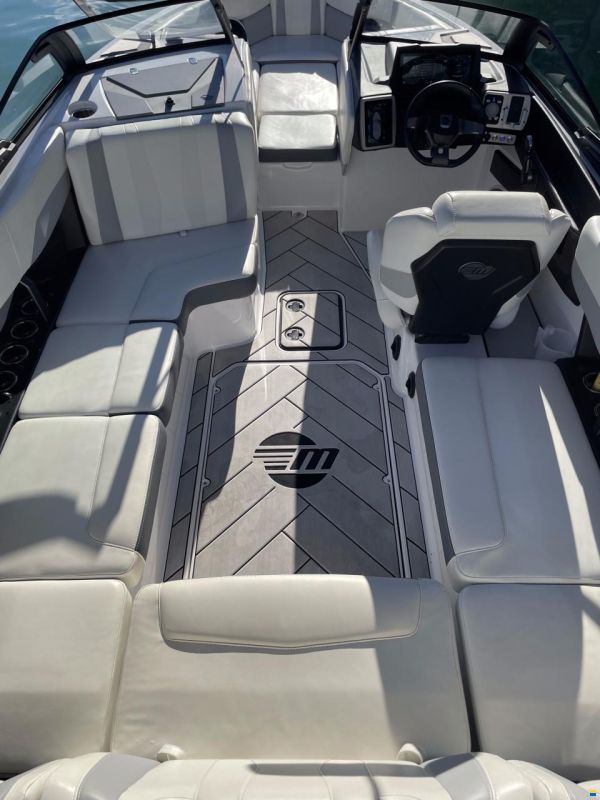 Malibu Wakesetter 22 LSV