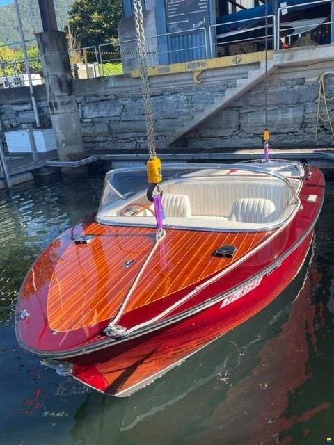 Boesch 580 Runabout