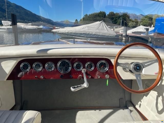 Boesch 580 Runabout