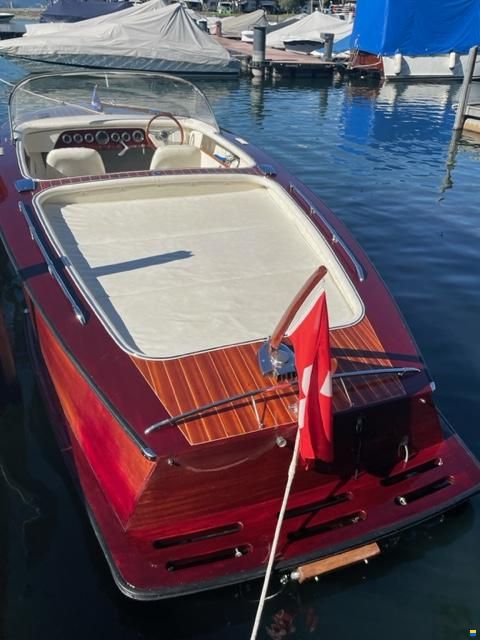 Boesch 580 Runabout